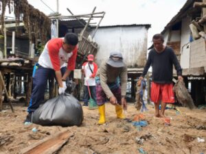 Bersih-bersih Pantai Tanjungtalok, Insan Perhubungan dan Nelayan Kumpulkan 8 Ton Sampah