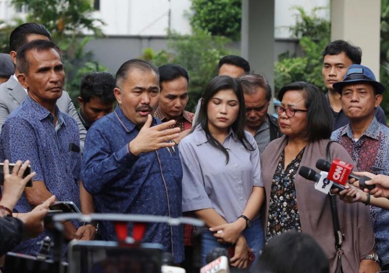 Pacar Yosua Menangis, Tapi Bersikeras Kawal Sidang