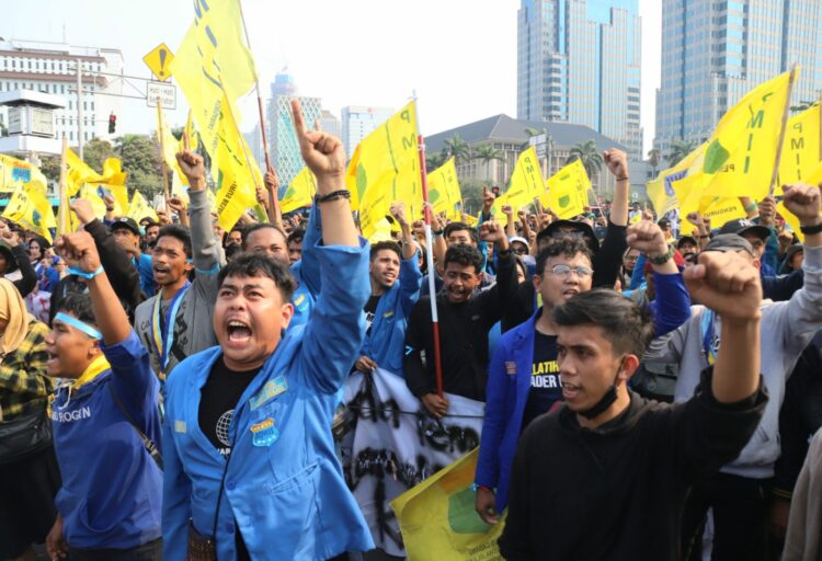 Tolak Kenaikkan BBM, Masyarakat Minta Jokowi Dengarkan Suara Rakyat