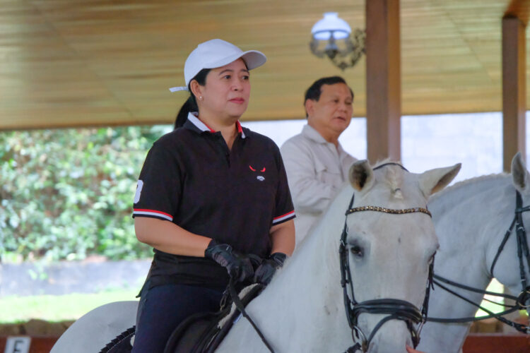 Giliran Puan Tunggangi Kuda Putih Salero Milik Prabowo