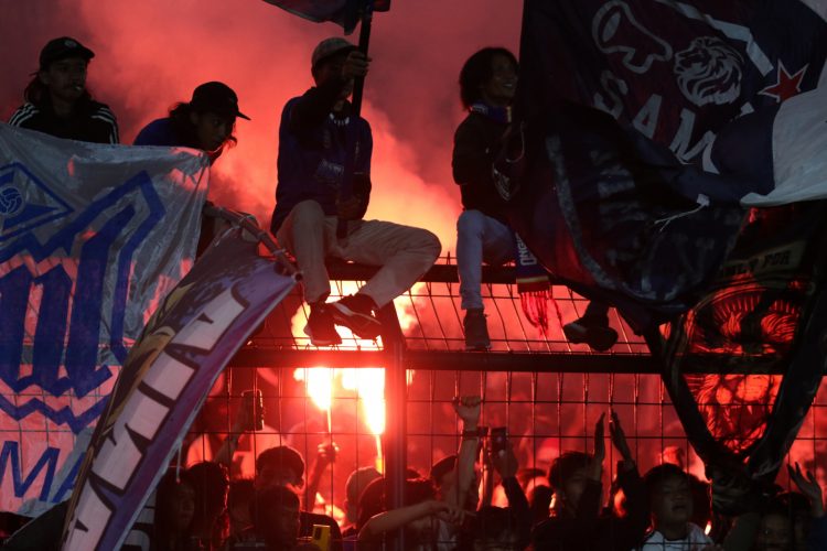 Lagi, Arema FC Didenda karena Suporter Nyalakan Flare