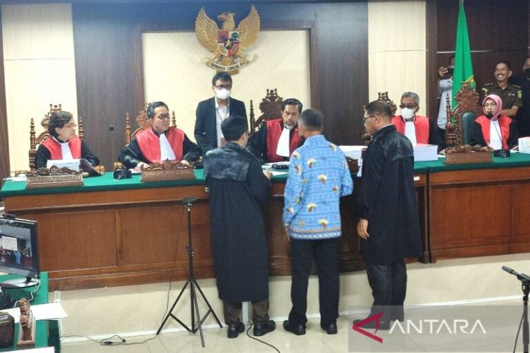 Mayor Isak Sattu Didakwa Langgar HAM Berat di Paniai