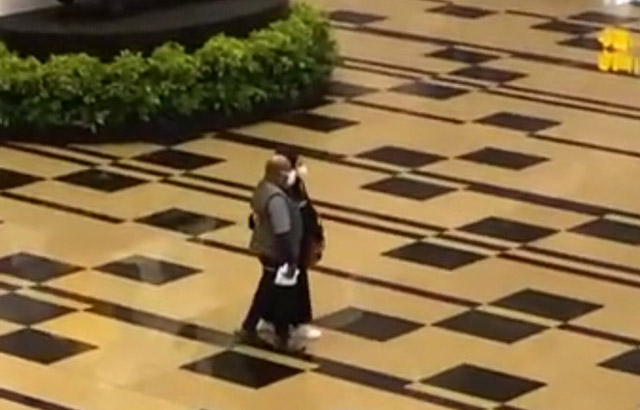 MAKI Bongkar Aktivitas Judi Gubernur Papua: Dia Jalan Tanpa Kursi Roda