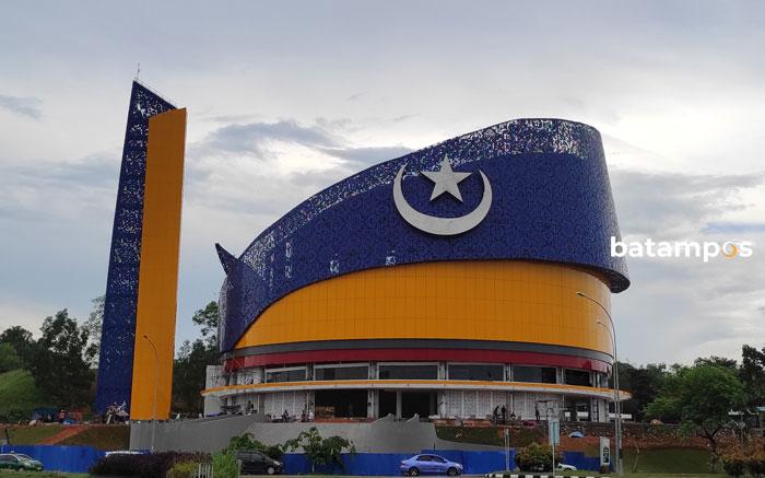 Robohnya Plafon Masjid Tanjak yang Berbiaya Rp 39 Miliar