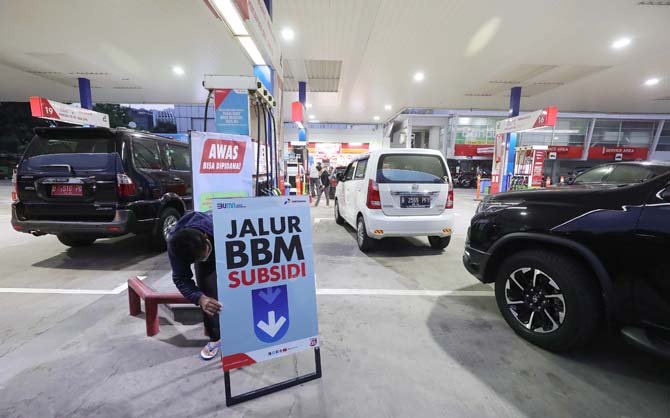 Erick Thohir Minta Pertamina Terus Jaga Pasokan BBM usai Harga Naik