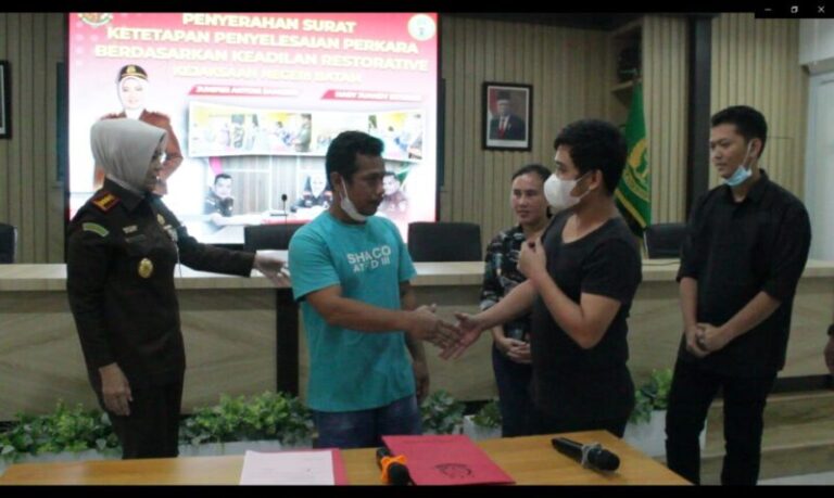 Tetangga Saling Aniaya dan Lapor Karena Parkir, Berdamai di Kejari Batam Lewat RJ