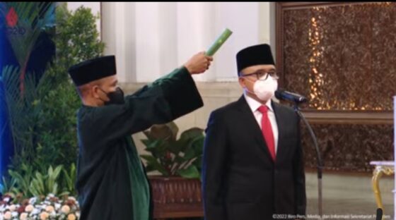 Lantik Azwar Anas Jadi Menpan RB, Jokowi: Track Recordnya Jelas