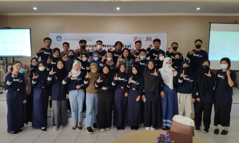 Kantor Bahasa Taja Bengkel Menulis Esai, Diikuti Mahasiswa Tanjungpinang dan Bintan