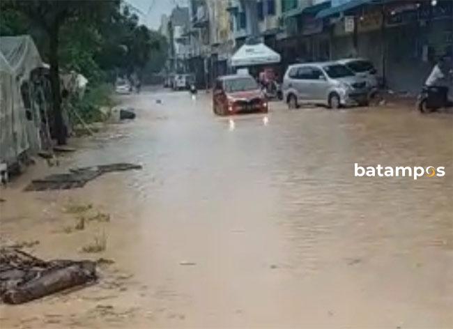 Pemukiman Tergenang Banjir, Warga Taman Carina Batuaji Minta Normalisasi Drainase