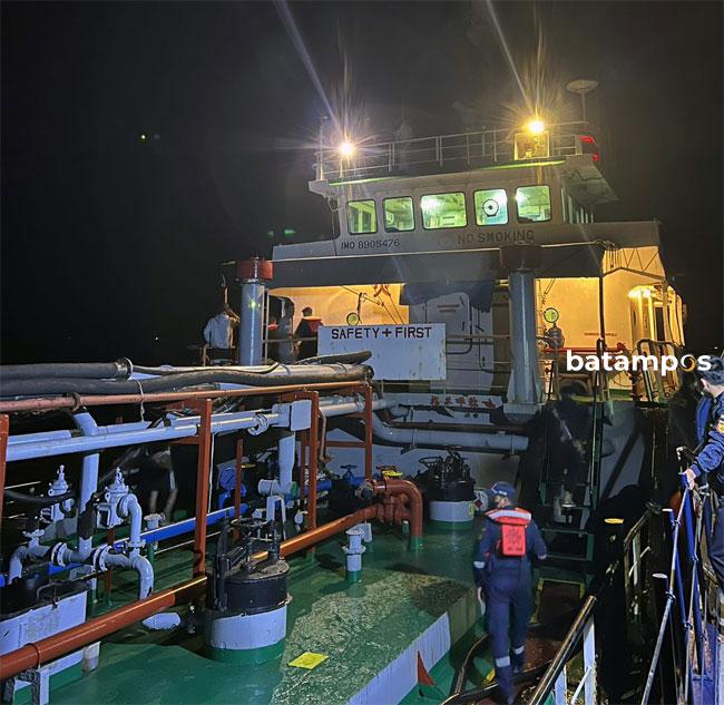 Bea Cukai Batam Tangkap Kapal Tanker Bermuatan BBM Ilegal
