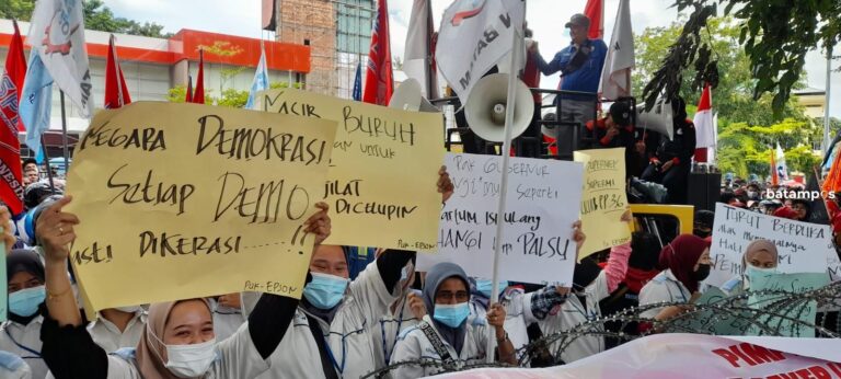 Buruh Minta UMK 2023 Naik 30 Persen