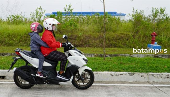 7 Kiat Cari Aman Bonceng Anak Naik Motor