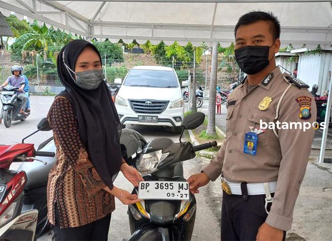 Ditlantas Polda Kepri Memulai Pergantian Pelat Kendaraan