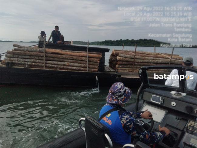Polda Kepri Tangkap Kapal Pembawa Kayu
