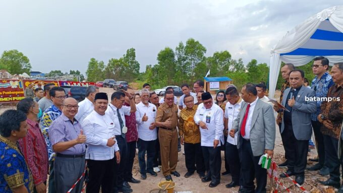 Sekda Batam Hadiri Peletakan Batu Pertama Pembangunan Graha PGIW Kepri