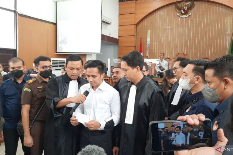 Hadirkan 12 Saksi, Sidang Bharada E Berlanjut
