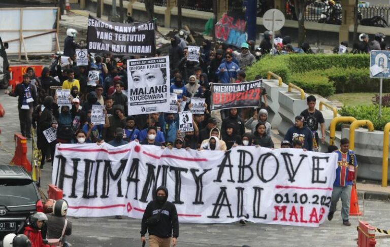 Aremania Menggugat: Jangan Paksa Selesai dengan 6 Tersangka