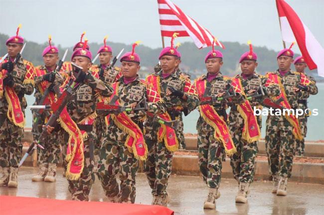 HUT TNI ke 77, Yonif 10 Marinir/SBY Tampilkan Atraksi Demo Kolone Senapan
