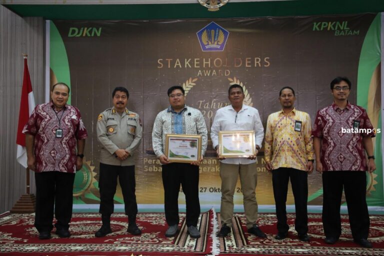 BP Batam Terima 4 Penghargaan Stakeholders Award KPKNL 2022