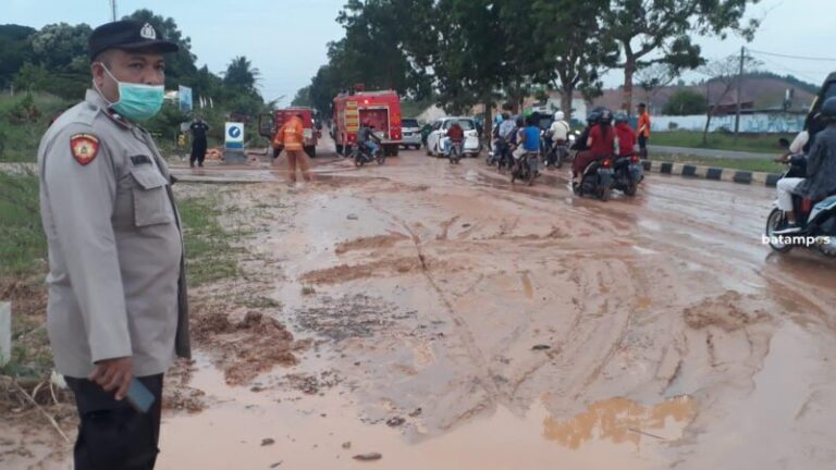 Jalan Digenangi Lumpur, Arus Lalulintas Jalan Trans Barelang Tersendat