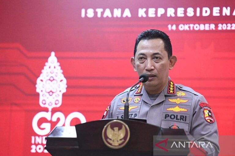 Kapolri Minta Jajaran dan Keluarga Punya Kepekaan terhadap Krisis