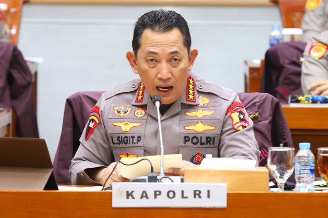 Pengamat: Kapolri Harus Berani Copot Kapolda Jatim