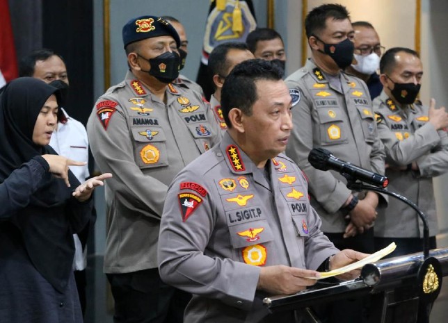 Brimob Polda Jatim Perintahkan Tembak Gas Air Mata di Kanjuruhan