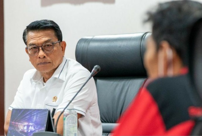 Moeldoko: Perempuan Bersenjata di Depan Istana Bergerak Individu