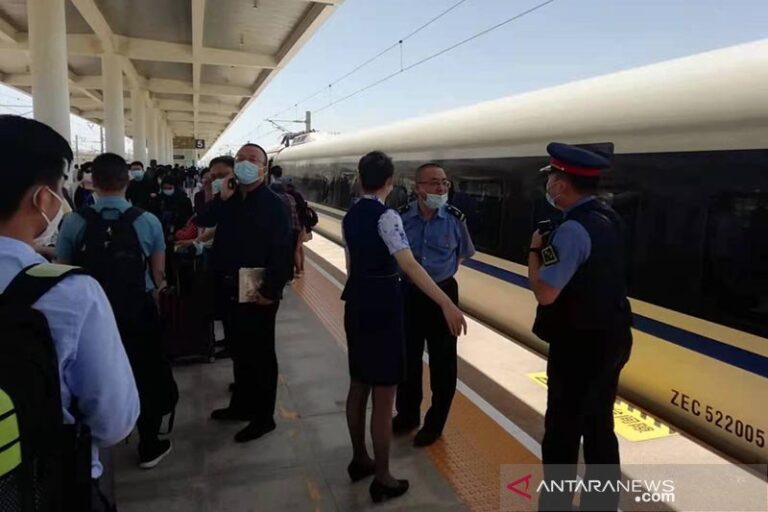 Kereta dari Xinjiang, China Berhenti Beroperasi karena Covid