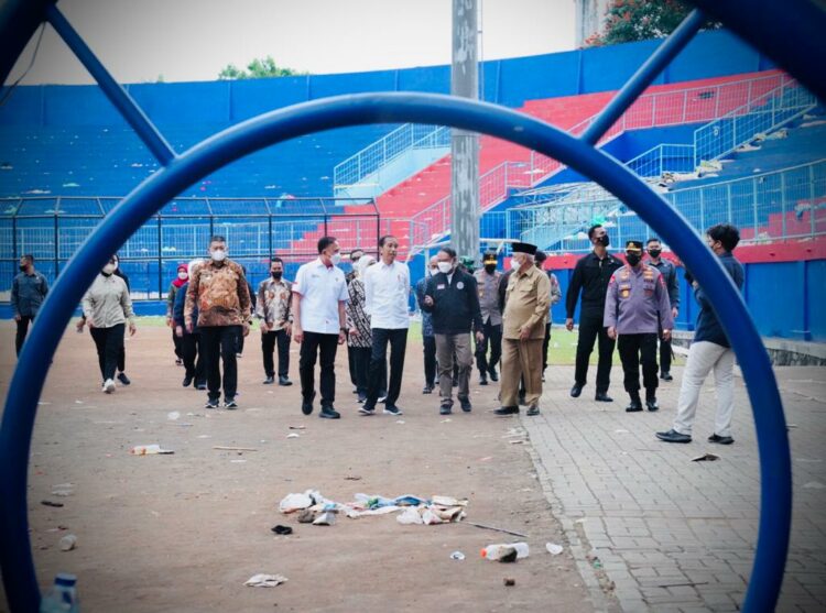 Ricuh Kanjuruhan, Jokowi Sebut Salah Satu Problemnya Pintu Terkunci