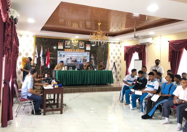 Jemput Bola, Disdukcapil Batam Rekam e-KTP ke Sekolah