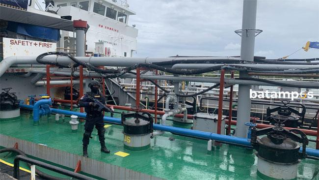 BBM Ilegal Diangkut dari Malaysia Dijual di Indonesia