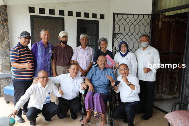 BP Batam Gelar Bakti Sosial Serahkan Bantuan Kepada Para Pensiunan