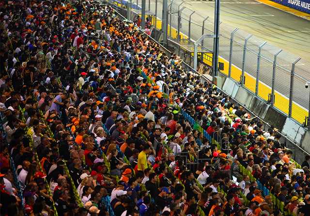 Menonton F1 GP Singapura dengan Guyuran Hujan