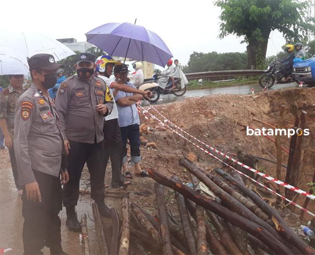 Polsek Sekupang Ingatkan warga Waspada Banjir dan Tanah Longsor