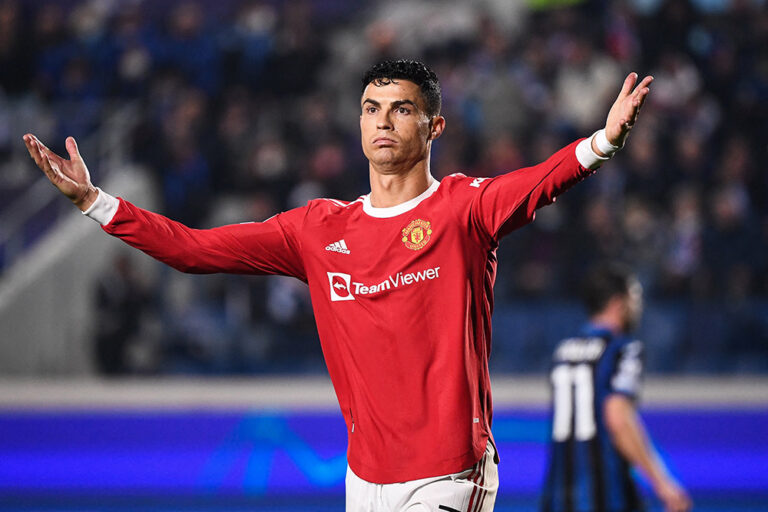 Tidak Dimainkan saat Lawan Chelsea, Ten Hag Berharap Ronaldo Mau Bertahan di MU