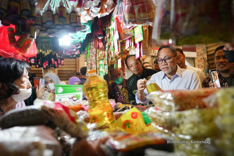 Zulhas Klaim Harga Minyak Goreng Turun setelah Dia Jadi Mendag