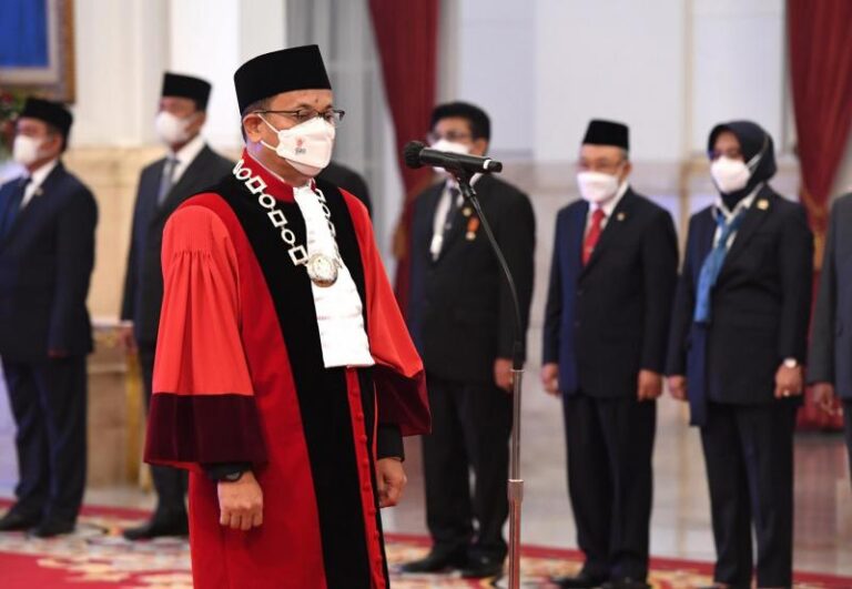 Banyak Kritik, Guntur Hamzah Tetap Dilantik Gantikan Hakim MK Aswanto