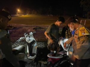 Polisi Bubarkan Remaja yang Kumpul hingga Larut Malam