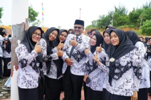 Bupati Karimun Janjikan Kenaikan Insentif Guru Honor dan Tunjangan Guru PNS