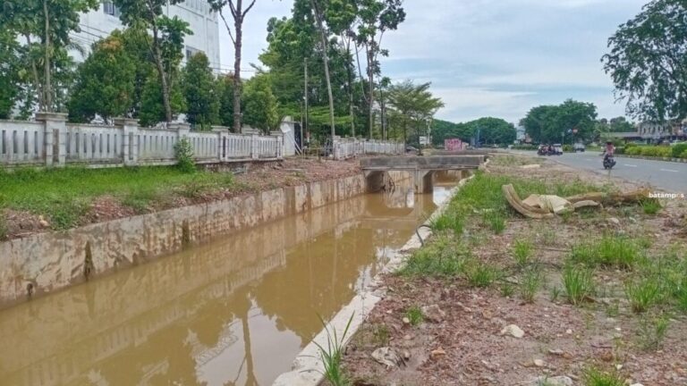 Proyek Normalisasi Drainase Induk di Batuaji Terus Digesa