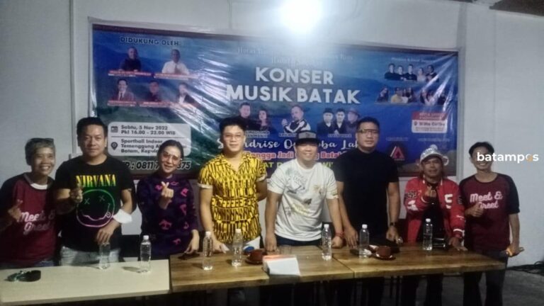 Penyanyi Top Batak Isi Panggung Hiburan di Sport Hall Temenggung