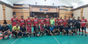 Eratkan Silaturahmi, PB PT Timah Gelar Pertandingan Badminton Persahabatan Bersama PB Badminton Tim