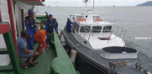 Satpolairud Cari Kru KM Bintang 88 yang Jatuh ke Laut