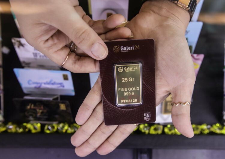 Harga Emas Antam Turun Rp 5.000 jadi Rp 939.000 Per Gram
