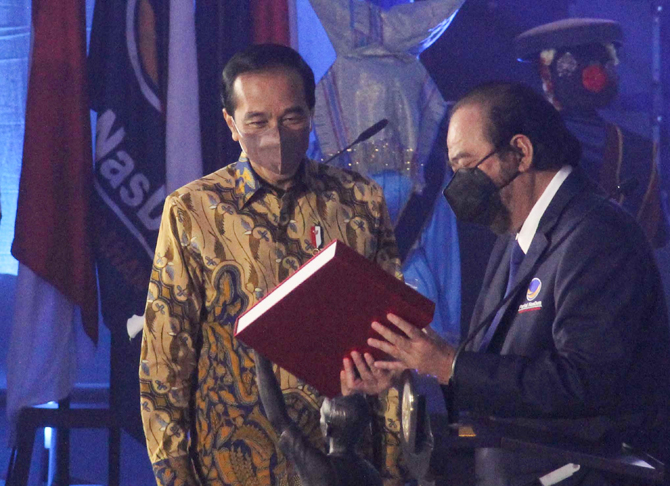 Tinjau Penanaman Tebu di Mojokerto, Jokowi: Varietas Baru Luar Biasa