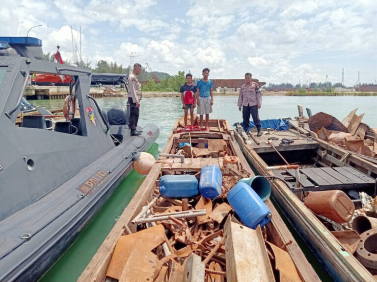 Perompak Muatan Tongkang di Perairan Batuampar: Gunakan 20 Kapal Pompong, 16 Berhasil Kabur