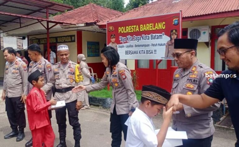 Santri Panti Asuhan Uswatun Hasanah Doakan Polisi Semakin Profesional