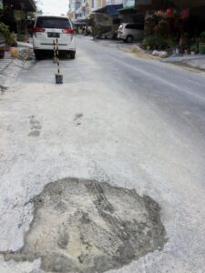 Warga Jalan Pramuka Keluhkan Lumpur Kiriman