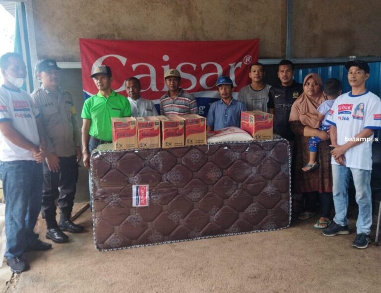 Caisar Spring Bed Berikan Bantuan Korban Kebakaran di Tanjungsengkuang